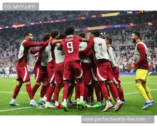 英超激战巴萨凭借点球险胜热刺全场沸腾精彩集锦回顾