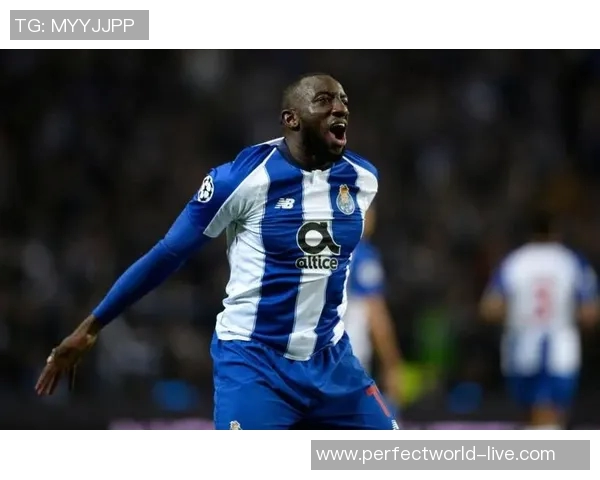 西甲精彩对决波尔图与本菲卡战成平局逆转瞬间引发全场热烈反响